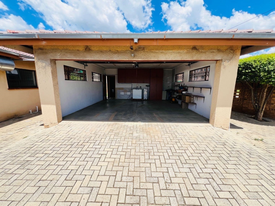 3 Bedroom Property for Sale in Mmabatho North West